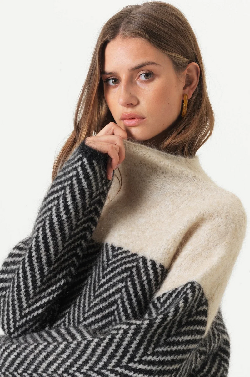 Maeve | Soft Cashmere Turtleneck Sweater