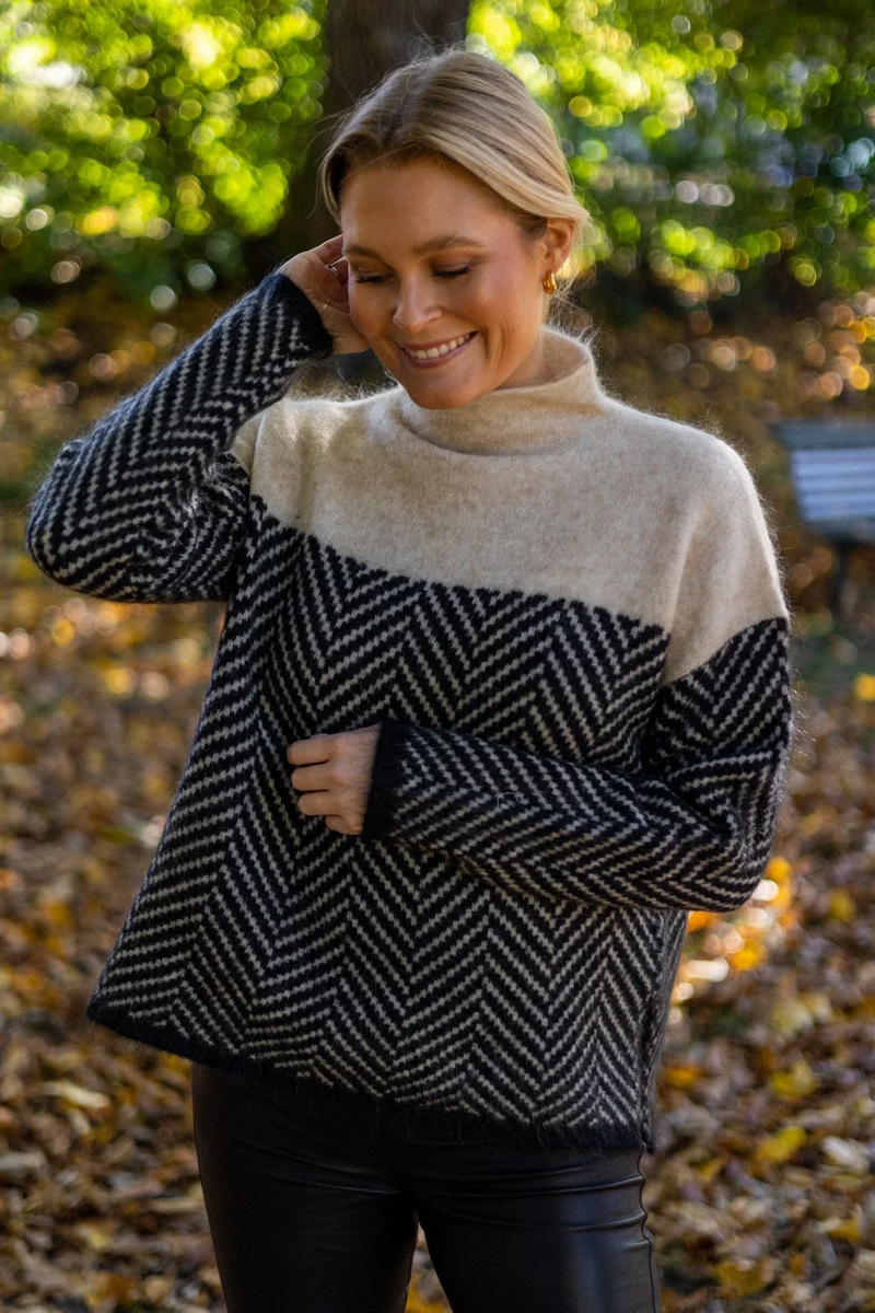 Maeve | Soft Cashmere Turtleneck Sweater